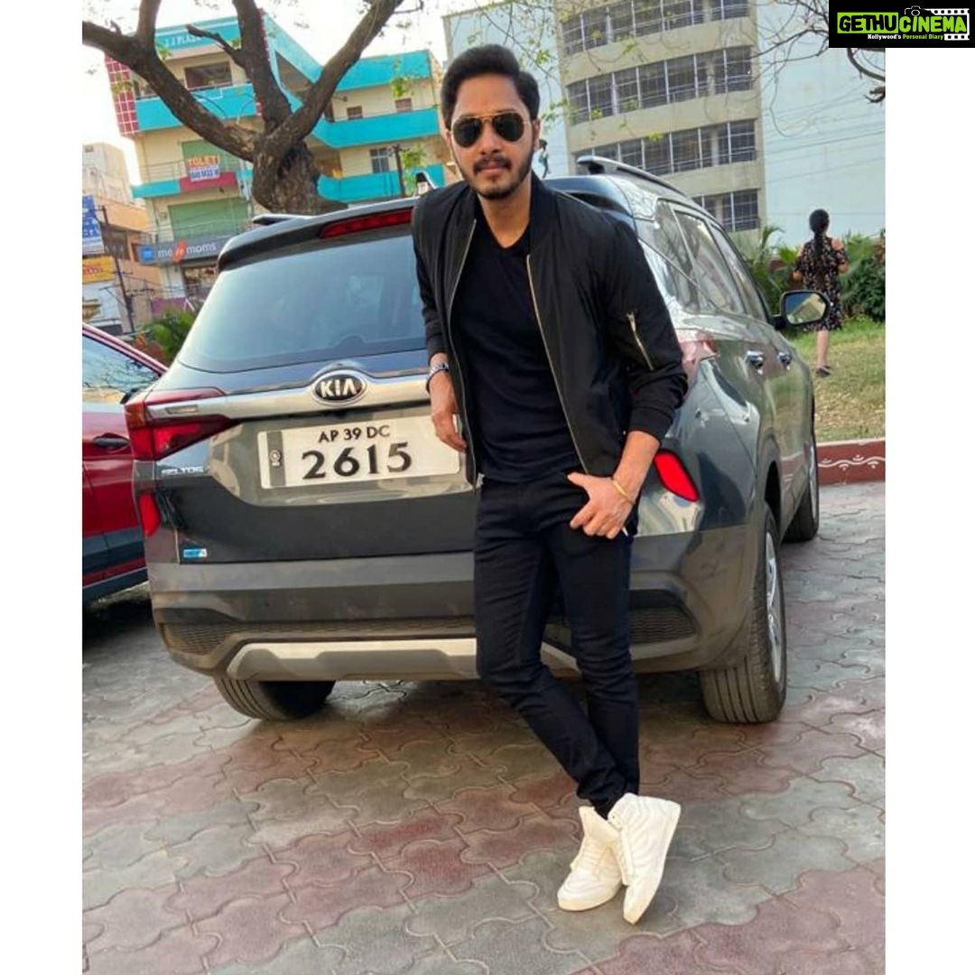 Shreyas Talpade Instagram - Watcha looking at๐