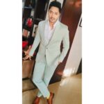 Shreyas Talpade Instagram - मैं तो बस चिंगारी लगाता हूं, आग़ अपने आप लग जाती है। 😎 Wearing - @ciinnamonbya.k #morningshenanigans