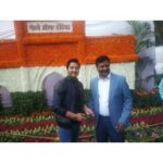 Shreyas Talpade Instagram - So honoured to be a part of the best in the world 25th Annual Flower Show hosted every year by the Brihanmumbai Municipal Corporation. You were very warm and kind Mr. Jitendra V Pardeshi (Superintendent of Gardens & Trees Officer) to walk me through the flower show and do I have to mention my favorite bit was the Gateway of India...no not real one, the floral Gateway that was made🤗 Turly a Sunday spent well!