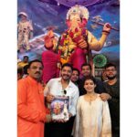 Shreyas Talpade Instagram - The ONE ritual that I do not miss. The vibe the love and the energy around The Lord is mesmerising. ❤🌺 Bola गणपति बाप्पा मोरया। Lal Bag Cha Raja