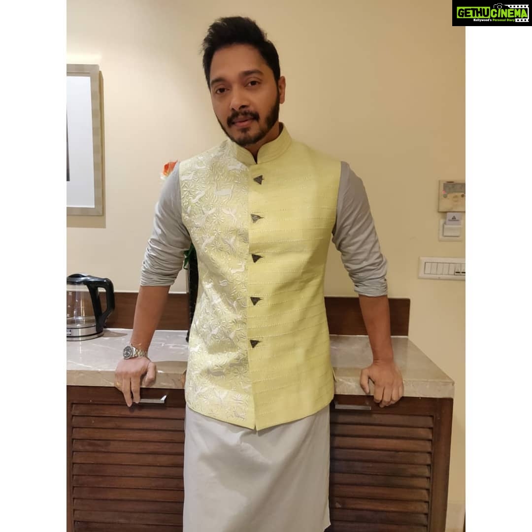 Shreyas Talpade Instagram - Indian - Andar se bhi aur Baahar se bhi 🙏 Outfit by - @jubinavchadha_official Styled by - @riddhirgandhi