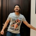 Shreyas Talpade Instagram - So so happy to see the response to #TheLionKing and a special thank you to all of you who loved #Timon 😊. Thank you @disneyfilmsindia for this honour. Timon ke andaz me arz kiya hai....Picture Hit hogi yeh pehlech Pata Tha....Isiliye apun party ka gaana banaya #HakunaMatata🕺🏻