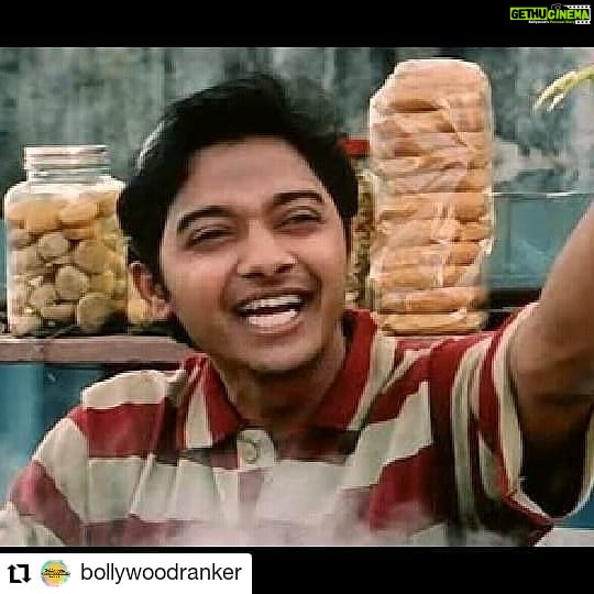 Shreyas Talpade Instagram - This is wayyy before #Iqbal happened. But what kept me going was 'Never give up, keep trying' and this was one great opportunity I got, to work with @srbachchan sir and #PareshRawal sir. Just to share that screen with them was a huge honour for me. And I guess probably somewhere these efforts paid off! And I only have to thank the film industry and all my colleagues for where I am today🙏🏻 This picture threw me back to some really lovely struggling days and I would say they were every bit worth it....and the best part is...the Struggle goes on...every single day. #Repost @bollywoodranker • • • • • • Trivia of the day! .... .... #shreyastalpade #bollywoodcinema #indiancinema #koffeewithkaran #bollywoodmovies #article15 #super30 #akshaykumar #bollywoodfilms