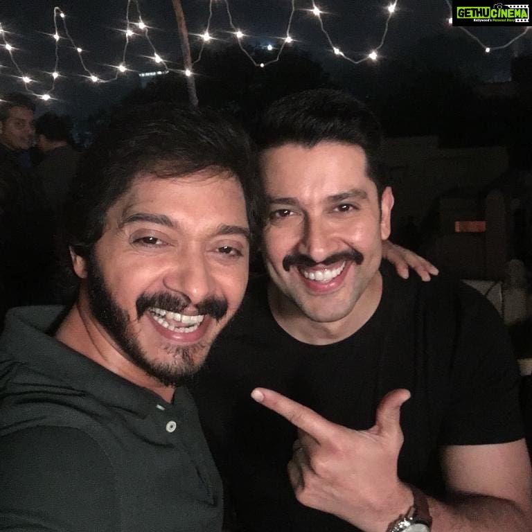 Shreyas Talpade Instagram - Wishing a day, year & life full of happiness to the ever smiling & ever positive @aftabshivdasani. Happy birthday mere bhai!