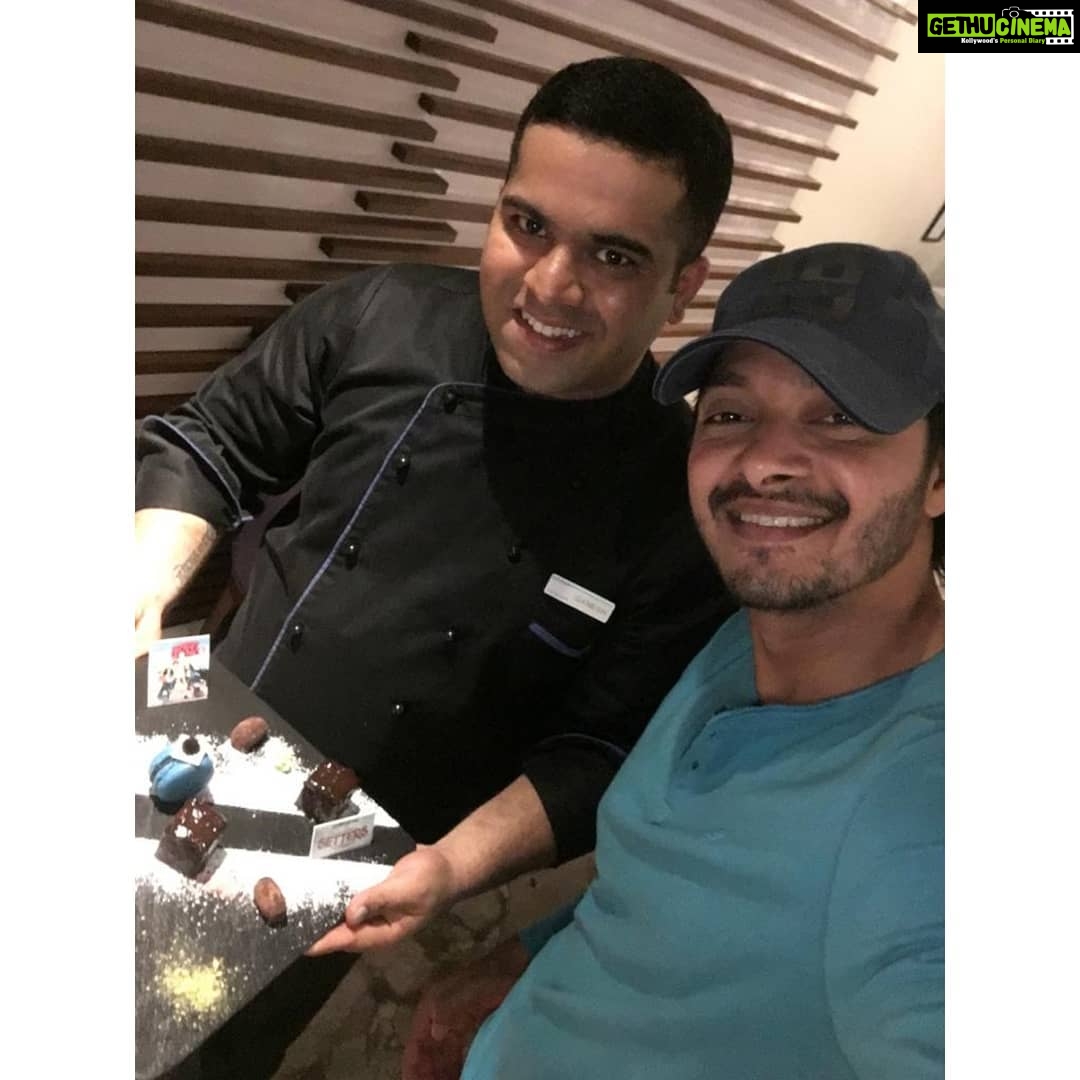 Shreyas Talpade Instagram - Dessert that tells a story❤🤗 Thank you chef @ganeshp1610 👨🍳 . . . #Iqbal #Golmaal #ApnaSapnaMoneyMoney #Setters