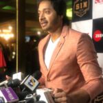 Shreyas Talpade Instagram - मीडिया के साथ वार्तालाभ at the #Setters music launch!🎤 Outfit courtesy - @ciinnamonbya.k . . . @lovelyfilmsprod @manivikash1 @dhoopashwini @aftabshivdasani @shreyastalpade27 @actorvijayraaz @cinematicsindia @sonnalliseygall @ishidutta @salimmerchant @manurishichadha @anilcharanjeett @neerajsood2006 #JameelKhan @settersthefilm #PawanMalhotra @nh_studioz @settersthefilm @raftaarmusic @sukhwindersinghofficial @zeemusiccompany