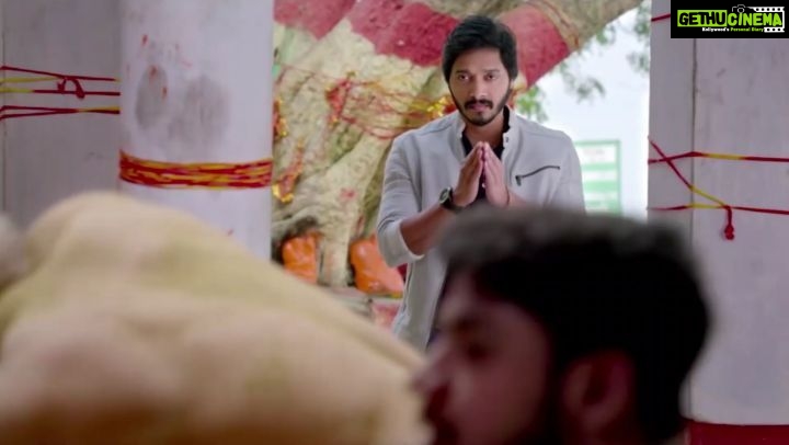 Shreyas Talpade Instagram - माफिया Vs पोलिस💪🏻 किसकी होगी जीत, किसकी होगी हार। Catch #Setters soon in the cinemas, 3rd May 2019! @lovelyfilmsprod @VManiT @DhoopAshwini @AftabShivdasani @santoshthundiyi @SonnalliSeygall @ishidutta @salim_merchant @iammanurishi @ActorJameel @nh_studioz