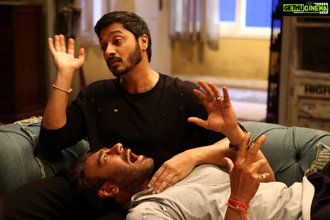 Shreyas Talpade Instagram - Lots and lots of love to my Gopu as he turns a year youngerđ¤ You are one the kindest souls that I have ever known. Happy Birthday @ajaydevgn bhai...Love you alwaysâ¤