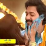 Shreyas Talpade Instagram - Holi kab hai? kab hai holi? Lucky bhai maafi to aapko mangni padegi aaj nahi to kal kyonki #MyNameIjjLakhan😎 #Repost @sabtv (@get_repost) ・・・ Holi ke mauke par Lakhan ko mila hai ek behadh mushkil kaam - Lucky bhai se maafi dilwana. Kya Lakhan iss kaam ko anjaam de paayega? Jaanne ke liye dekhiye #MyNameIjjLakhan, iss Sat-Sun shaam 7:30 baje, sirf Sony SAB par! #LakhanOnSAB @shreyastalpade27 @iamparmeetsethi @archanapuransingh @paritosh.painter @esharkansara @deekshaksonalkar