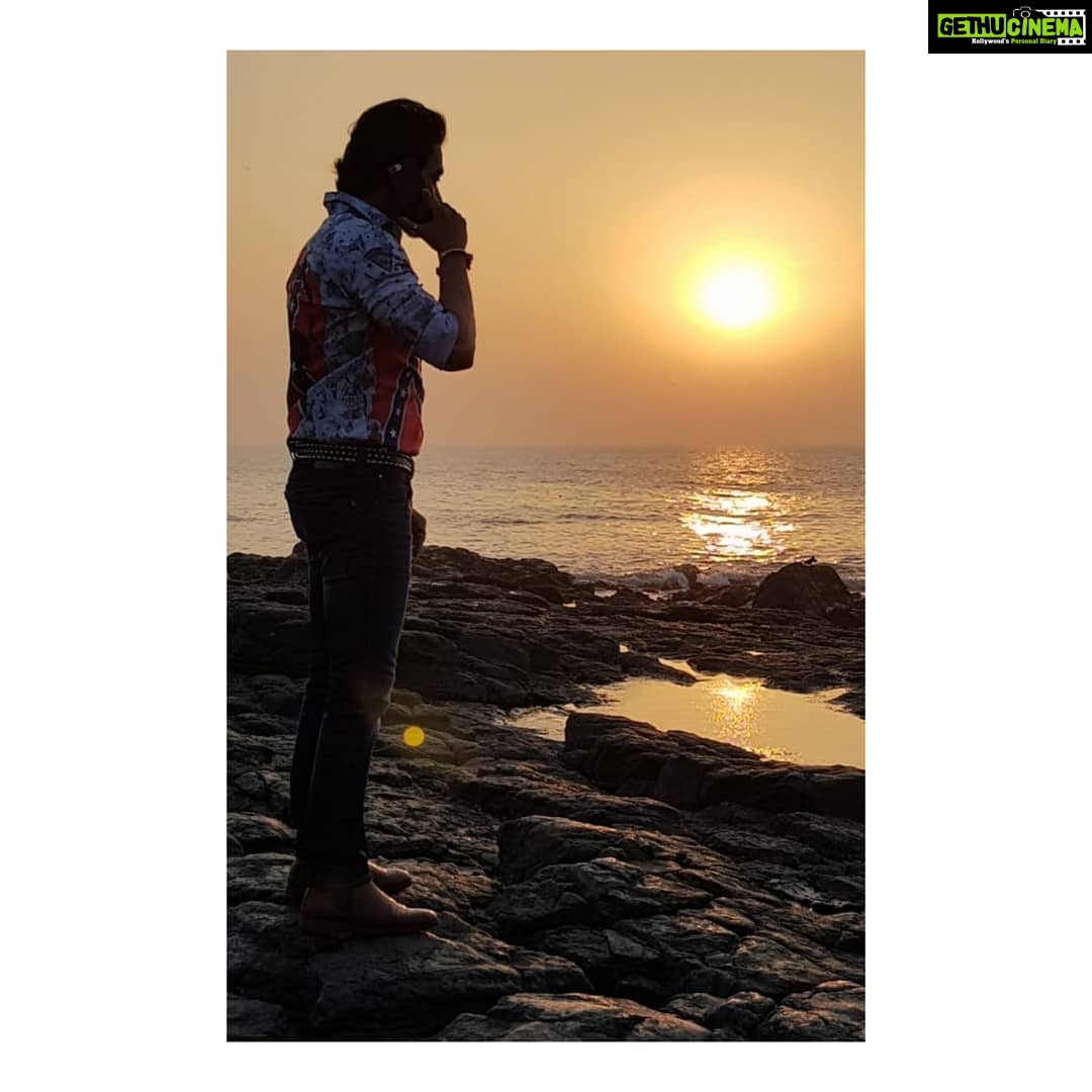 Shreyas Talpade Instagram - Face the sunshine....& shadows will fall behind you.