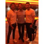 Shreyas Talpade Instagram - Look who blessed us today!!! The legend himself @gurdasmaanjeeyo sir🙌🏻 #DelhiPromotions @settersthefilm @aftabshivdasani