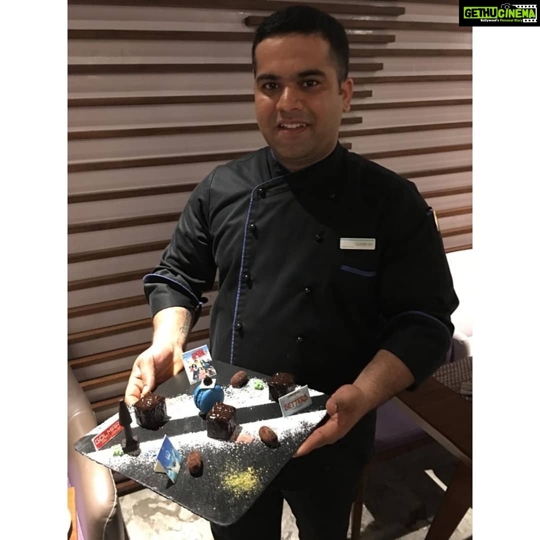 Shreyas Talpade Instagram - Dessert that tells a story❤🤗 Thank you chef @ganeshp1610 👨🍳 . . . #Iqbal #Golmaal #ApnaSapnaMoneyMoney #Setters