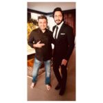 Shreyas Talpade Instagram - Tonight in @ciinnamonbya.k for #FilmfareAwards Makeup - @rakesh_makeup Hair - @kartick_536 Eyewear courtesy - @pavarottieyewear . . . Thank you Amrish for making me look dapper🙏🏻