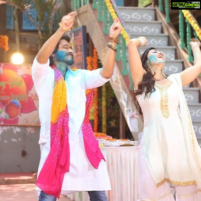 Shreyas Talpade Instagram - Holi ke rang me hoga Radha aur Lakhan ka milan on #MyNameIjjLakhan 💚💙💜💛