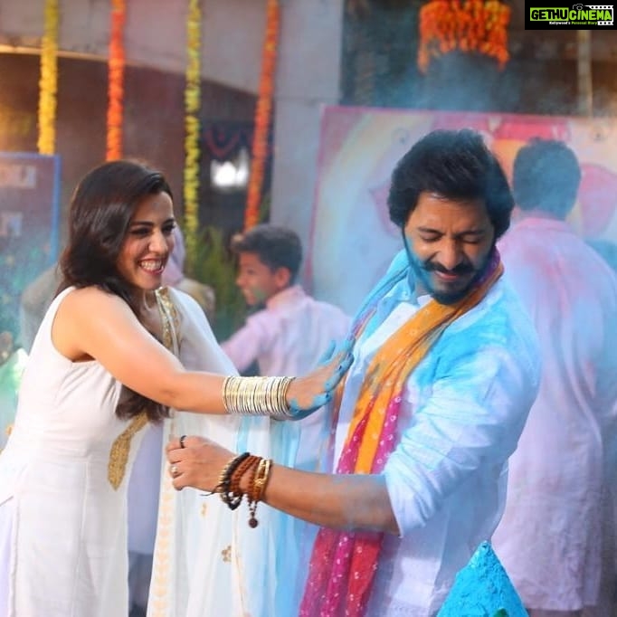 Shreyas Talpade Instagram - Holi ke rang me hoga Radha aur Lakhan ka milan on #MyNameIjjLakhan 💚💙💜💛