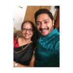 Shreyas Talpade Instagram – The women in my life. Happy Women’s Day😍🤗 It’s their day today and always🙌🏻 .
.
.
.
#internationalwomensday #womensday2019 #happywomensday