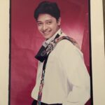 Shreyas Talpade Instagram – Throwback to the time when I thought a tie thrown as a scarf on a shirt looks sexy. Tie courtesy my big bro who had the money to buy it & was kind enough to lend it 😄😄. #ThrowbackThursday #FirstPhotoshoot