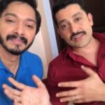Shreyas Talpade Instagram - Itta kahey hass rahey hai ee do paglet....khudahee dekh leoo bhaiyya. @aftabshivdasani #Varanasi @settersthefilm @dhoopashwini Varanasi, India