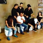 Shreyas Talpade Instagram - Jab apni gang sey pareshaan hokar director @dhoopashwini apna sar phod letey hai...aur producer #vikashji apney haath khade kar detey hai 😂😂 @aftabshivdasani @sonnalliseygall @zeishanquadri @neerajsoodactor @ishidutta #pavanmalhotra #jameelbhai @settersthefilm @anilcharanjeett #setters #photoshoot