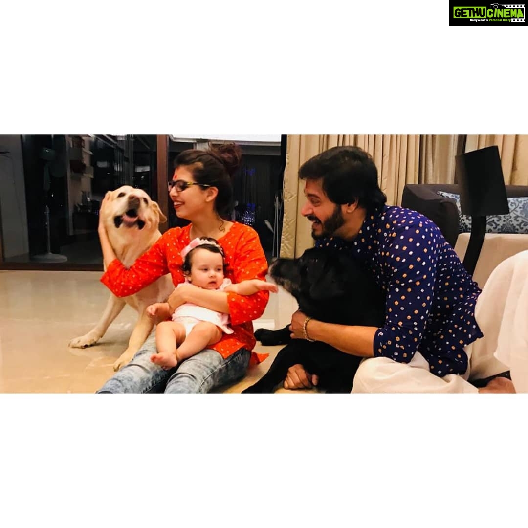 Shreyas Talpade Instagram - Happy and safe Diwali from my Family to yours 💥❤ #LaxmiPujan #Office #Home #Diwali