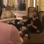 Shreyas Talpade Instagram - When your Diwali wishes end up embarrassing your Director. For the final cut keep watching @settersthefilm 😎 Credits Embarrassed Director - @dhoopashwini Mimicking artist - @zeishanquadri Cameraman - @anilcharanjeett #SETTERS #HappyDiwali #Diwali2018