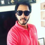 Shreyas Talpade Instagram - Challenge accepted #SayItLikeGovinda. We love you Chi Chi Bhaiyya @govinda_herono1 . I further nominate @khemster2 & @arshad_warsi #fryday @fukravarun