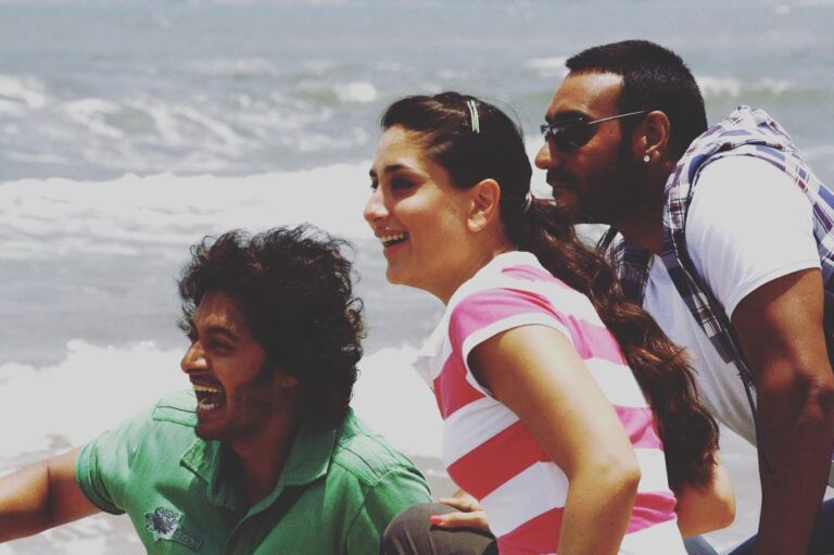 Shreyas Talpade Instagram - During the shoot of the Johnnybhai jet ski sequence. #throwback2010 #Golmaal3 #Kareena #Ajaybhai #totaltimepass #funmoments