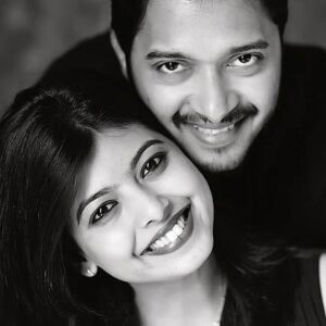 Shreyas Talpade Instagram - 14 years...woww. Wonder what you saw in me & I wish you take a lifetime to figure it out....Till then...I’ll keep trying...to win you over...all over again. Thank you darling.
If I haven't said this enough, I Love You Mrs. Talpade❣😘 Here's to many more years of us being together, parenting our little Aadya and growing old. Happy Anniversary❣