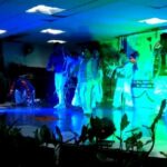 Shreyas Talpade Instagram - Dancing to Zingaat was never so much fun. Inaugurated the ‘I Can Bazaar' an exhibition of Arts & Crafts designed and curated by ADAPT (earlier Spastics Society of India) students. You guys are amazing🙌🏻 The energy and positivity that you have is unimaginable. Thank you for making me a part of your celebration. 👍🏻 #ICanBazaar #AbleDisableAllPeopleTogether