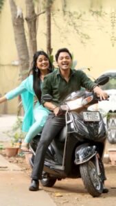 Shreyas Talpade Instagram - Mad girl & the guy on the scooty 🛵