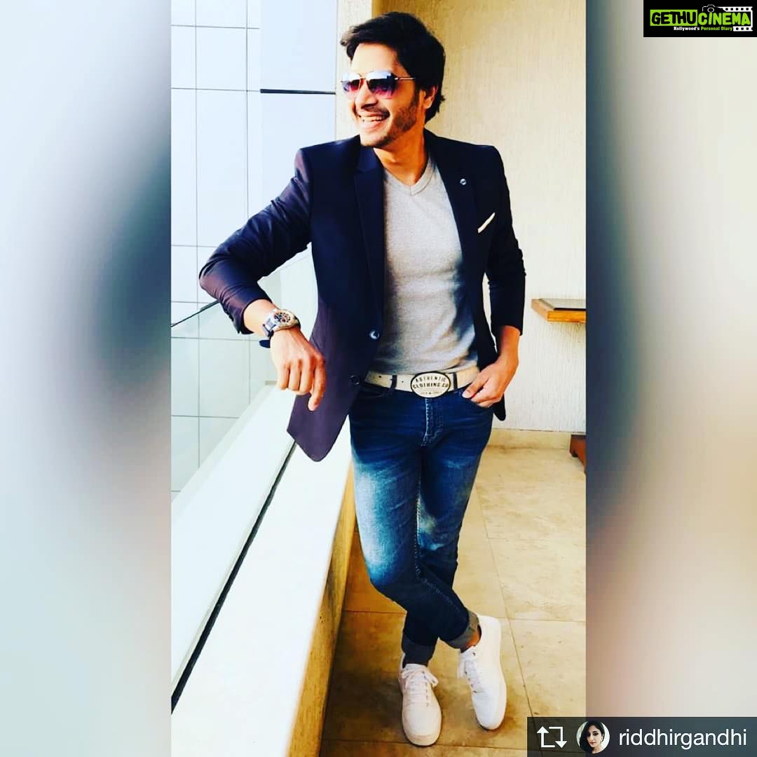 Shreyas Talpade Instagram - Unveiling the #statueoflove