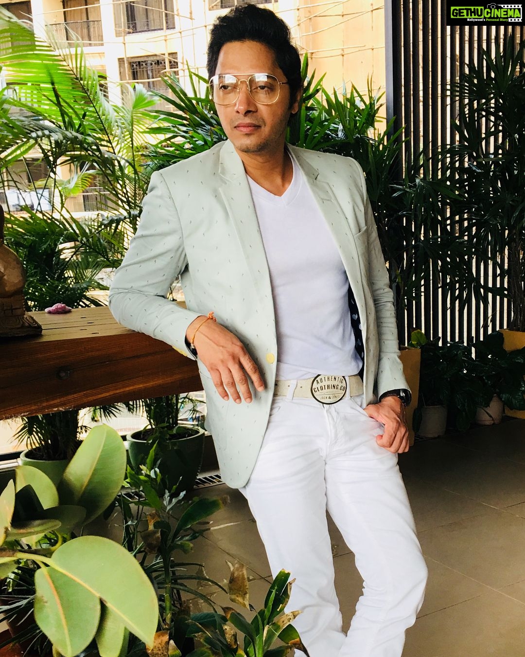 Shreyas Talpade Instagram - About yesterday #SAIBSA #LeadershipConference Blazer -@mrbutton Tee & jeans - @jacknjones Shoes- @zara Styled by - @riddhirgandhi
