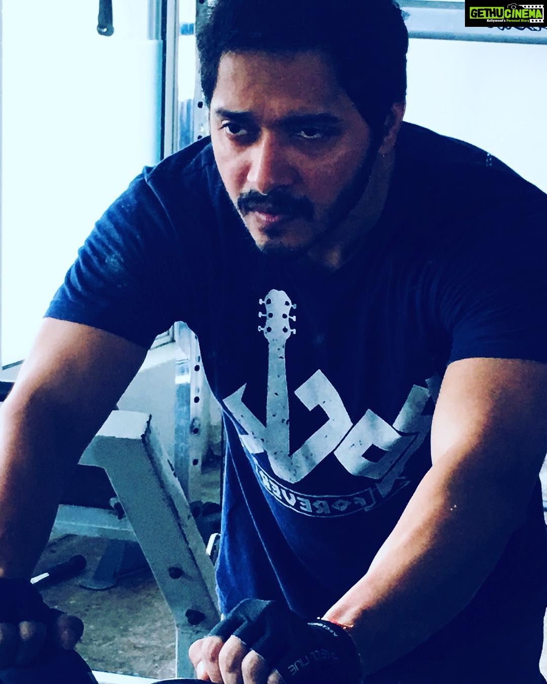 Shreyas Talpade Instagram - Aaj toh phat gayi bhai. #workout #bandbajgayee.