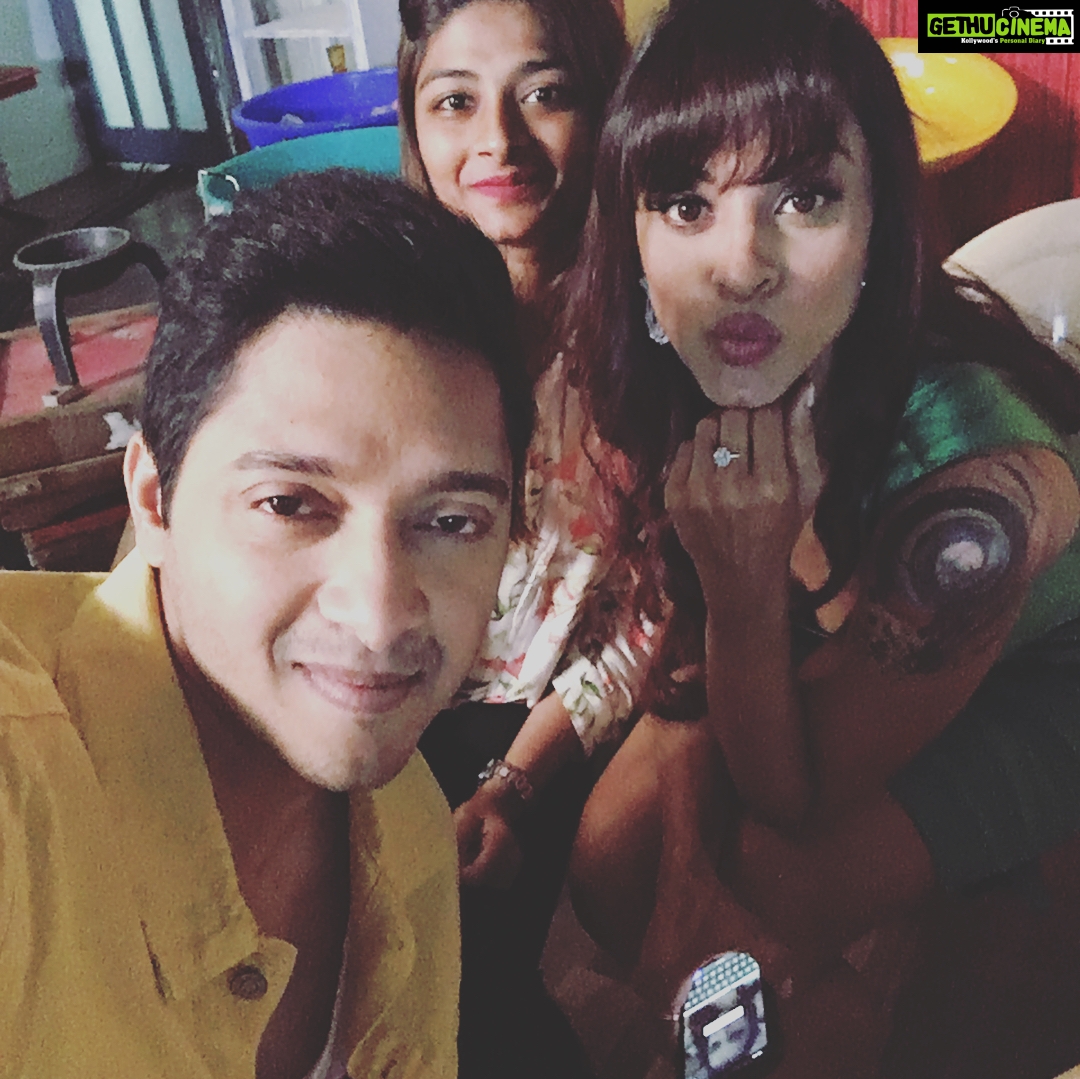 Shreyas Talpade Instagram - The name’s Scott....MAANASI SCOTT....#BabyComeNa @altbalaji @manasiscott #onsets