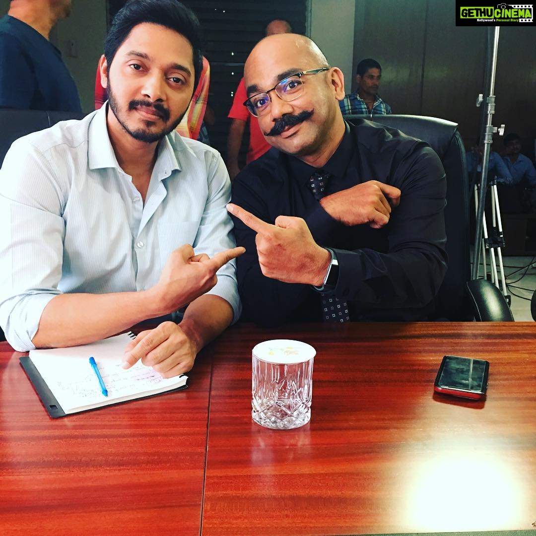 Shreyas Talpade Instagram - Meet VVS LAXMAN....VVS (Vijay Vikram Singh) & Laxman (Golmaal) on the sets of #teendopaanch