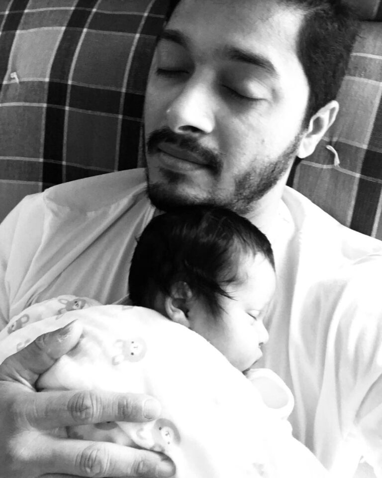 Shreyas Talpade Instagram - Cannot wait to get back to you my love. See you next week. Time for Daddy to get back to work.