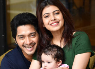 Shreyas Talpade Instagram - On Visarjan day today as Bappa heads back home & as we celebrate National Daughters’ Day, I can only thank Bappa from the bottom of my heart for blessing us with this bundle of joy & giving us a universe full of happiness. #GanpatiBappaMorya #PudhchyaVarshiLavkarYa. Picture courtesy my dear friend @mrunalkalsekar3.