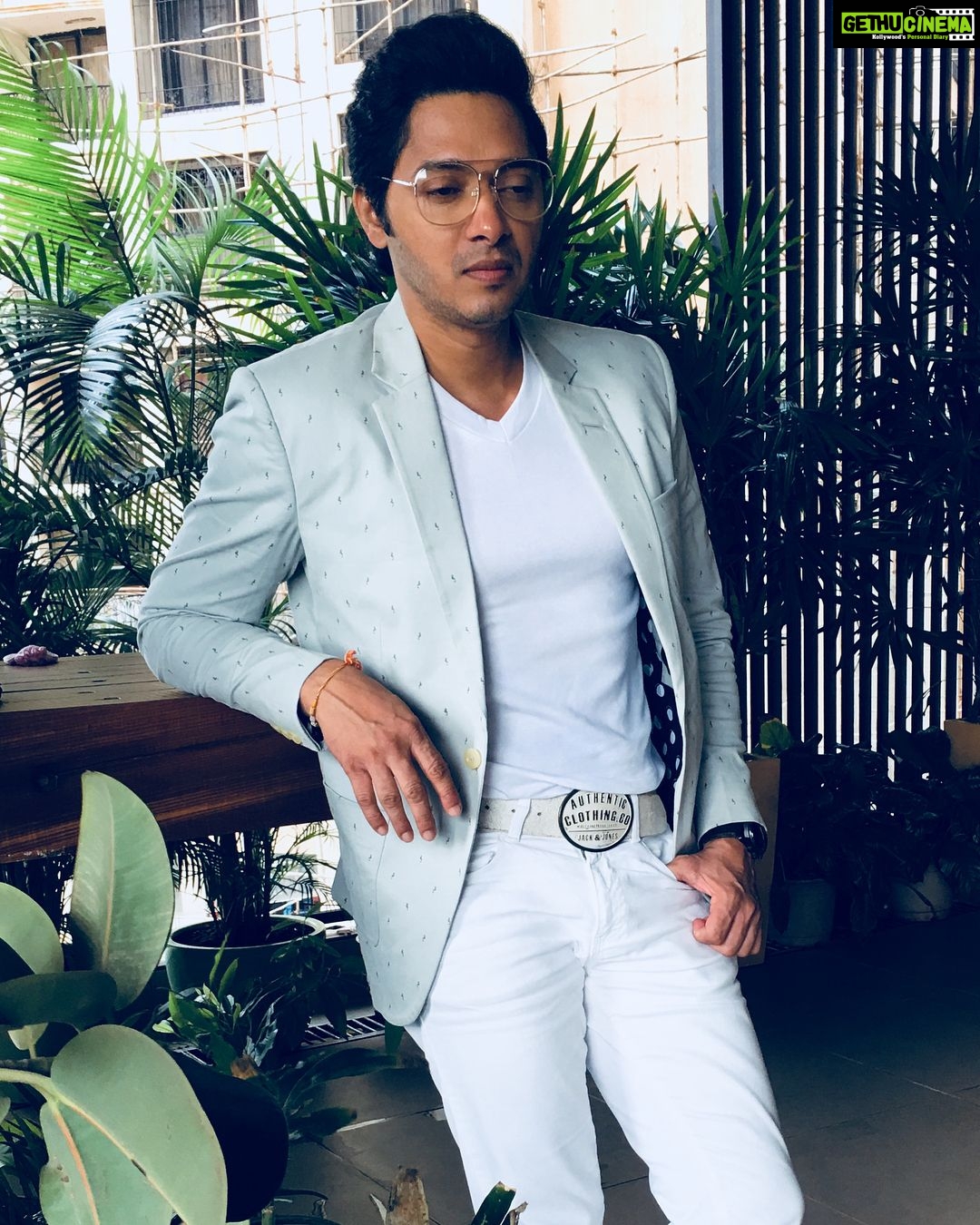 Shreyas Talpade Instagram - About yesterday #SAIBSA #LeadershipConference Blazer -@mrbutton Tee & jeans - @jacknjones Shoes- @zara Styled by - @riddhirgandhi