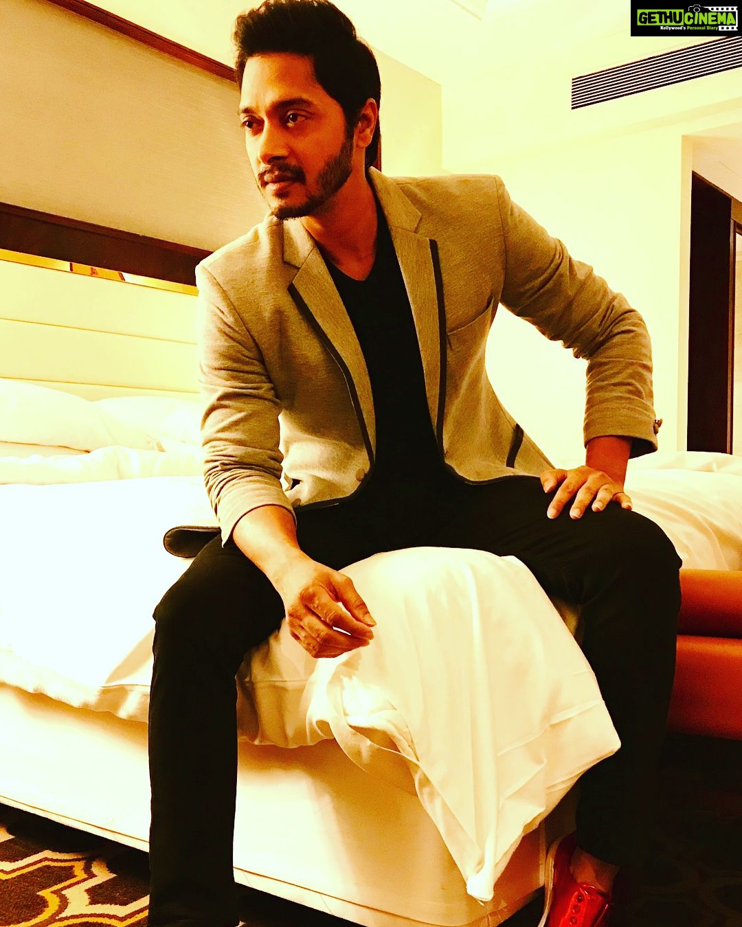 Shreyas Talpade Instagram - Unveiling the cover for #citadelmagazine #AugustIssue2018 Outfit - @nmdesignstudio, tee & jeans - @diesel, styled by - @riddhirgandhi, hair-@kartik , makeup - @rakesh