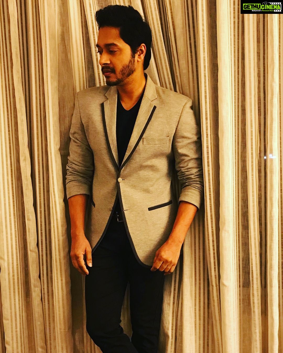 Shreyas Talpade Instagram - Unveiling the cover for #citadelmagazine #AugustIssue2018 Outfit - @nmdesignstudio, tee & jeans - @diesel, styled by - @riddhirgandhi, hair-@kartik , makeup - @rakesh