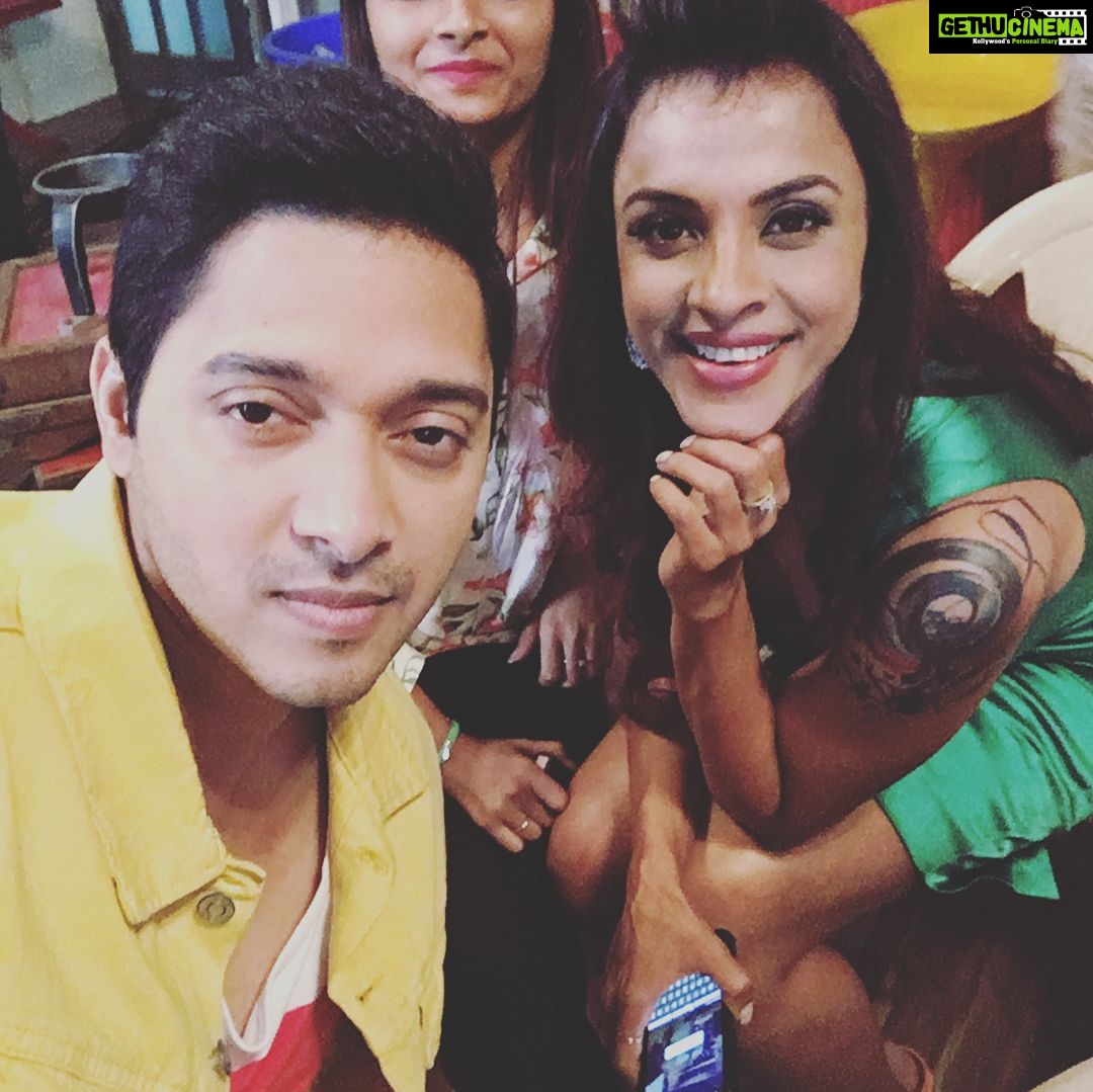 Shreyas Talpade Instagram - The name’s Scott....MAANASI SCOTT....#BabyComeNa @altbalaji @manasiscott #onsets