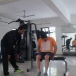 Shreyas Talpade Instagram - Just checking if Daddy’s ok. #Don with me during my #workout