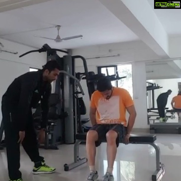 Shreyas Talpade Instagram - Just checking if Daddy’s ok. #Don with me during my #workout