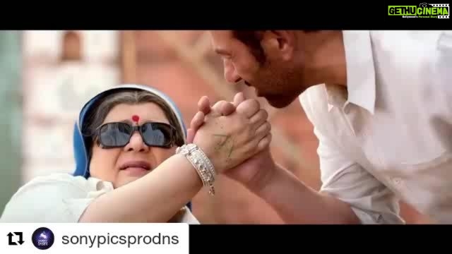 Shreyas Talpade Instagram - #Repost @sonypicsprodns (@get_repost) ・・・ Jab @iamsunnydeol ka dhai kilo ka haat lage Dharam ji jaise! Get ready for the madness with #PosterBoys on 8th September! @iambobbydeol @shreyastalpade27