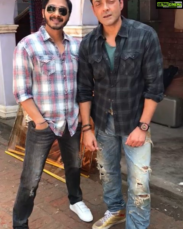 Shreyas Talpade Instagram - Tune in karna na bhoolein aj dopahar 12 baje aapki nalikaa par... Matlab #YouTube par... #KudiyaSheherDi out today ! #PosterBoys
