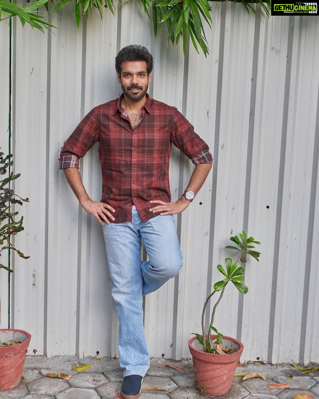 Sibi Sathyaraj Instagram - #Vattam promotions in full swing😊🙏🏻 Witness the film soon on #disneyplushotstar @sukameekannan @therealandreajeremiah @athulyaofficial @prabhu_sr @dreamwarriorpictures @disneyplushotstartamil #வட்டம் #VattamOnDisneyplusHotstar