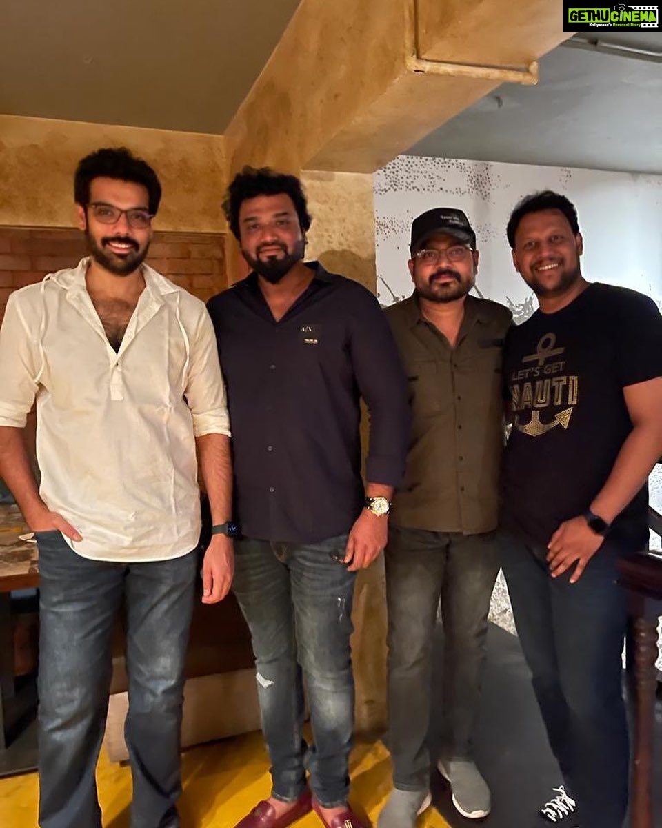 Sibi Sathyaraj Instagram - Was great fun catching up with the gang after a longtime! #badboysforlife @saktivel_vasu @_vadivelu_ #VikramMani #friends #friendship #Badboys #Donbosco #boyswillbeboys #party @watsonschennai