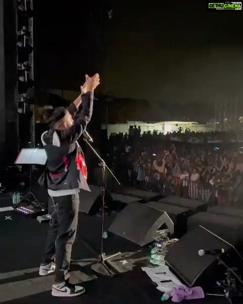 Sid Sriram Instagram - Coimbatore, im hearing that 35,000 of you came out to the show last night. Energy was legendary. I’m humbled and hype. All love, no hate Shouts to the brothers @sanjeevtmusic @tapassnaresh @kebajer @leon.james @ramkuu @nikhilvpai @soheldantes @vjkaycee @vinod_ld #pops and all those involved in putting this together 1) y’all clapping along to Maruvarthai (captured by @kebajer) 2) Srivalli 3) Parayuvan 4) High on Love CHENNAI show is on Jan 7. Ticket link in bio, get em before they sell out. Bout to be crazy