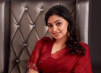 Sija Rose Instagram - If they don’t give you a seat at the table, bring your own chair. Selecting my suitable one! * Click : @arun_payyadimeethal Assisted by: @di_lju Styling: @amritha_lakshmi___ MUA: @tinted_kisses_by_rajani Costume: @trose_by_isabella Thanks @studio_maxxo @maxxocreative