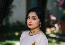 Sija Rose Instagram - 2022 Onam Vibes . 🌸🌼🪷 . ഓണകോടി : @byhand.in Styling : @shantikrishna MUA: @zara Photography team and Clicks : @sachinmohandasphotography @iam__basilthampy @jobin_padinjarekkara Location: @tridentcochin